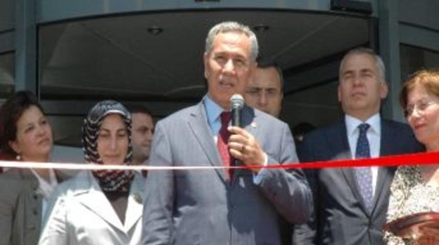 Başbakan Yardımcısı Arın&ccedil;: &ldquo;d&uuml;ş&uuml;r&uuml;len U&ccedil;akla İlgili Aramalar S&uuml;r&uuml;yor&rdquo;