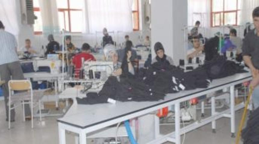 Şanlıurfa Ak Parti Milletvekili Kasım G&uuml;lpınar, Tekstil At&ouml;lyesinde İncelemelerde Bulundu