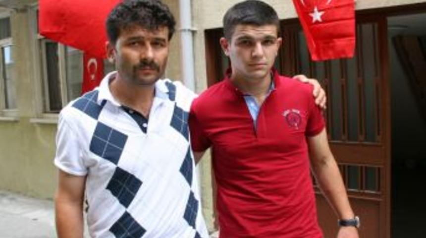 Hain Saldırıdan Yaralı Olarak Kurtulan Er &Ouml;m&uuml;r Arslan, Ailesine Kavuştu