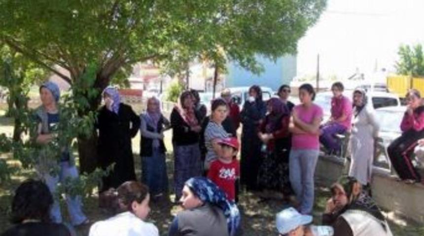 96 Dairenin Bor&ccedil;ları Kesilince Eylem Yaptılar