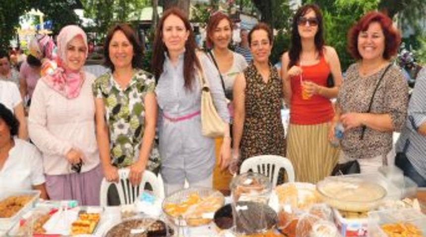 Hastane Personeli Beyaz &Ouml;nl&uuml;klerini Bu Kez Mutfakta Giydi