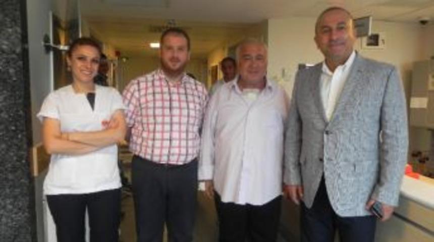 Mevl&uuml;t &Ccedil;avuşoğlu By Pass Olan Arkadaşını Ziyaret Etti.