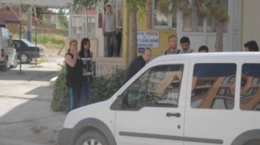 Bolvadin'de Fuhuş Operasyonunda 3 Kişi Tutuklandı