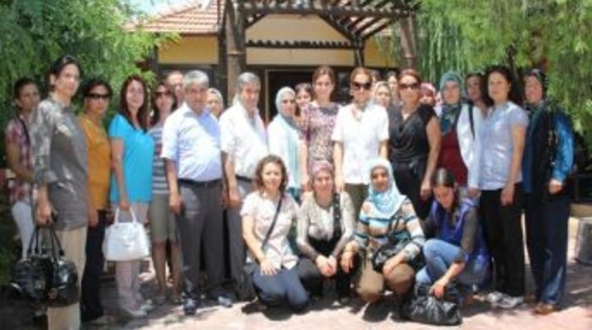 Ak Partı&rsquo;lı Kadınlar D&ouml;şemealtı&rsquo;nda Toplandı