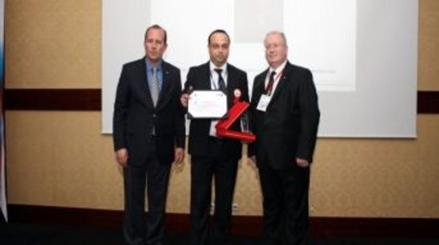 Ka&ccedil;ak Patlayıcı Imal Eden Işyeri Sahibine Gen&ccedil; Girişimcilik &Ouml;d&uuml;l&uuml; Verilmiş