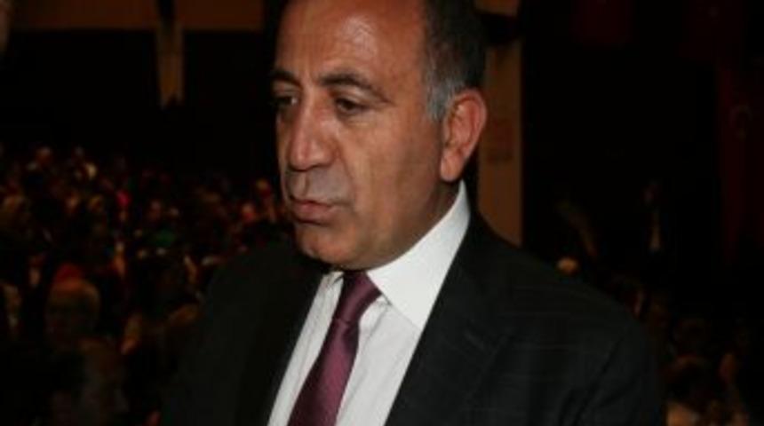 G&uuml;rsel Tekin: H&uuml;k&uuml;met, U&ccedil;ak Krizi Konusunda Daha Net A&ccedil;ıklama Yapmalı