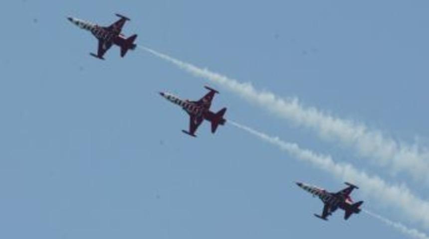 Türk Yıldızları’nın Rize’de Gurur Gösterisi