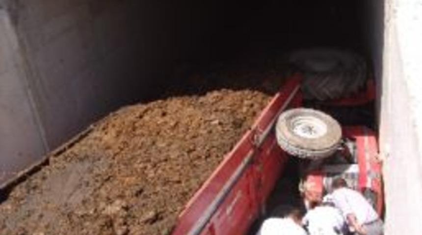 Akşehir&rsquo;de Trakt&ouml;r Devrildi: 1 &Ouml;l&uuml;