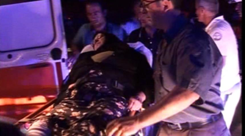 D&uuml;ğ&uuml;n d&ouml;n&uuml;ş&uuml; feci kaza: 2 &ouml;l&uuml;, 3 yaralı