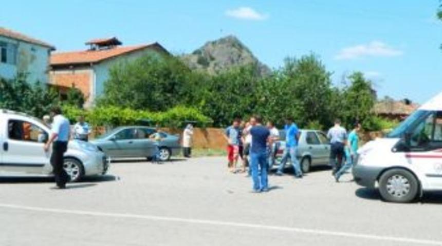 Osmancık'ta motosikletle otomobil &ccedil;arpıştı