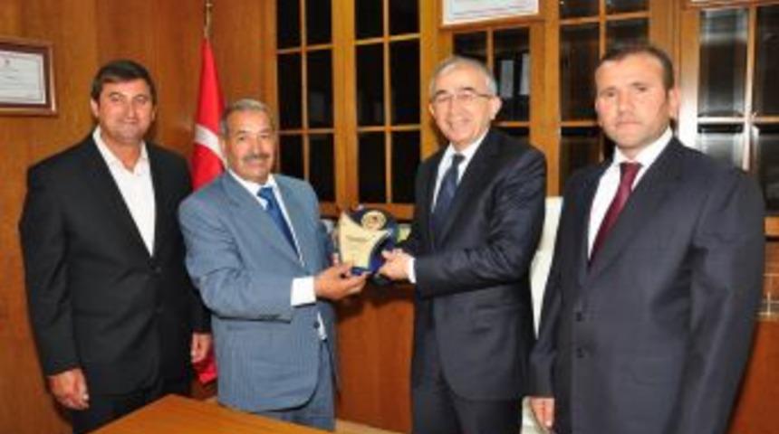 Hurdaculardan TEDAŞ'a ş&uuml;kran plaketi