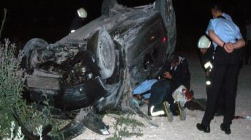 Kontrolden &Ccedil;ıkan Ara&ccedil; Devrildi, Aynı Aileden 5 Kişi Yaralandı