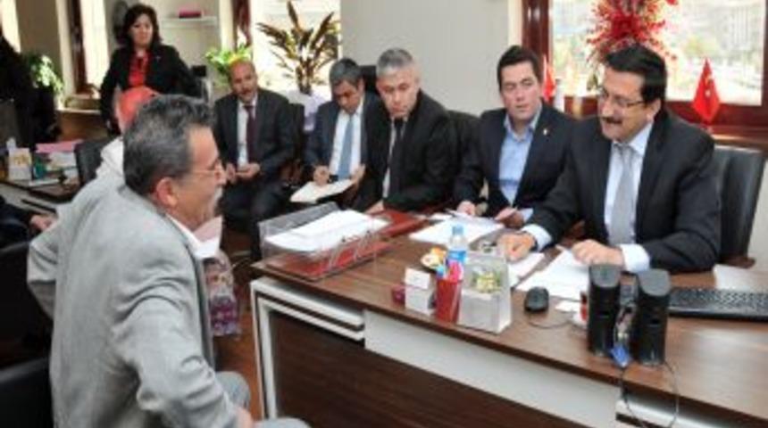 Başkan Ak, Vatandaşı Dinliyor, Sorununa &Ccedil;&ouml;z&uuml;m Buluyor