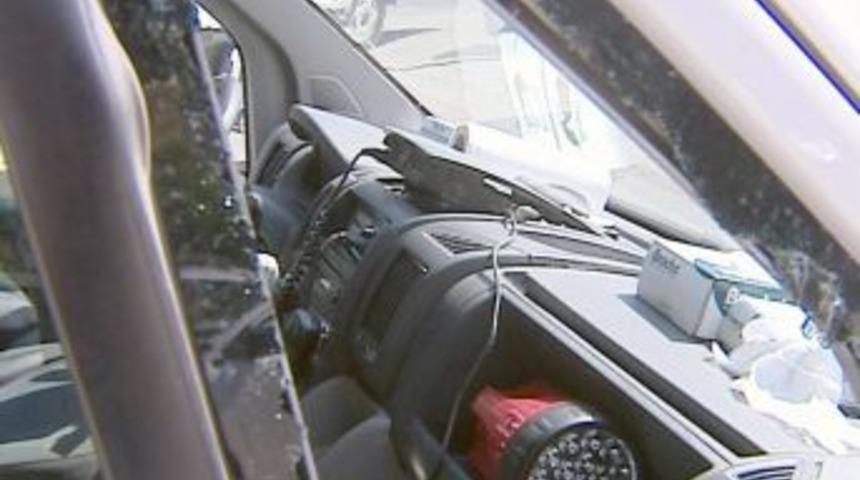 Hırsızlar Ambulanstan Navigasyon Cihazını &Ccedil;aldı