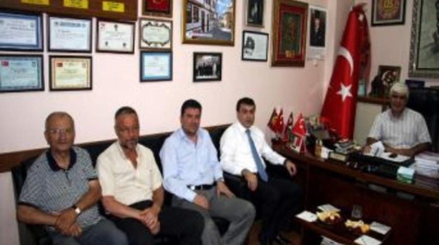 Mhp Eskişehir İl Başkanı Ayhan Sezer, Seyyar, Tuhafiyeciler Ve İşportacılar Odasını Ziyaret Etti