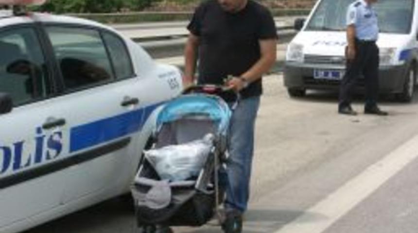 Adana'da Trafik Kazası: 2 &Ouml;l&uuml;, 1'i Bebek 2 Yaralı