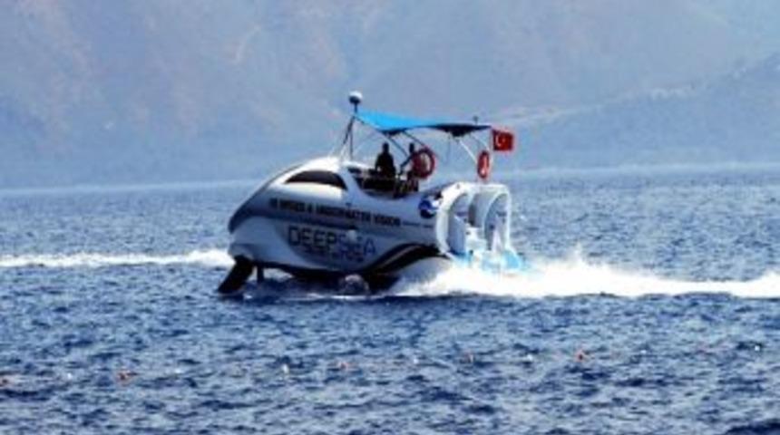Denizin Dibini G&ouml;steren Tekneye İlgi B&uuml;y&uuml;k