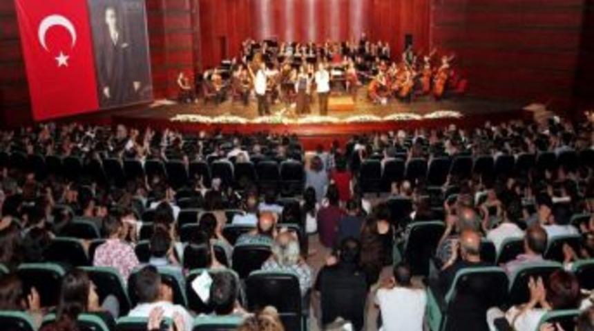 Eskişehir B&uuml;y&uuml;kşehir Belediyesi Senfoni Orkestrası Sezon Finalini Yaptı