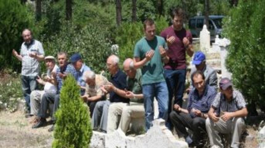 T&uuml;rkeli Gazetesi Sahibi &Ouml;zsoy'un Kayın Validesi Tuncer Vefat Etti