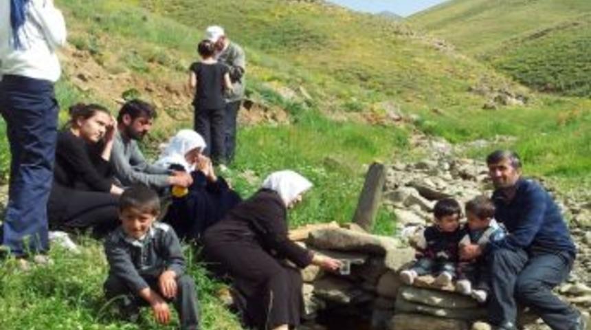 G&uuml;rpınar&rsquo;daki Şifalı Suya Yoğun İlgi