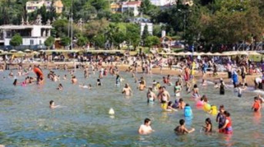 Kocaeli halkı denize akın etti