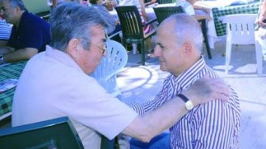 Akg&uuml;n, Levtur sakinleri ile kahvaltı yaptı