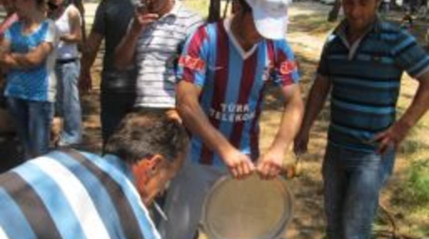 Karadenizliler Aşırı Sıcaklara Rağmen Kazdağları'nda Horon Tepti