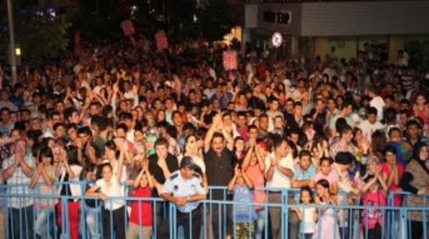 &Ccedil;ayırova Fatih Caddesi Şenlikleri Coşkulu Başladı