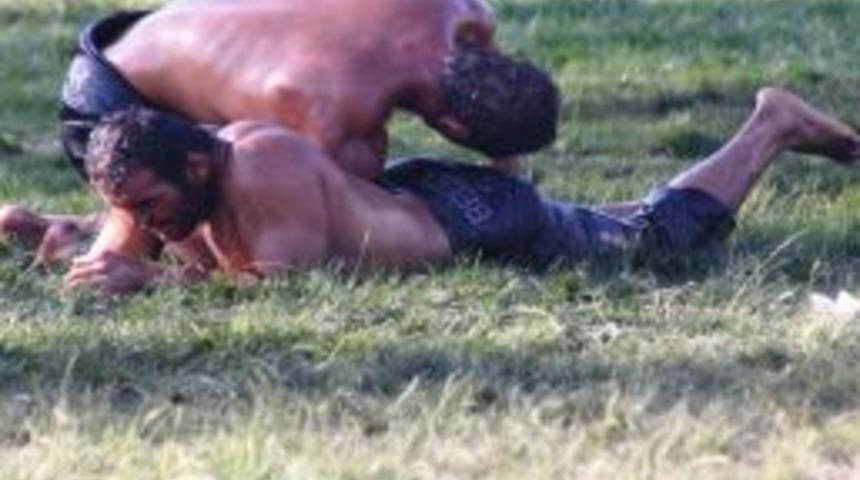 Bucak G&uuml;reşlerinde Baş Pehlivan Ali G&uuml;rb&uuml;z