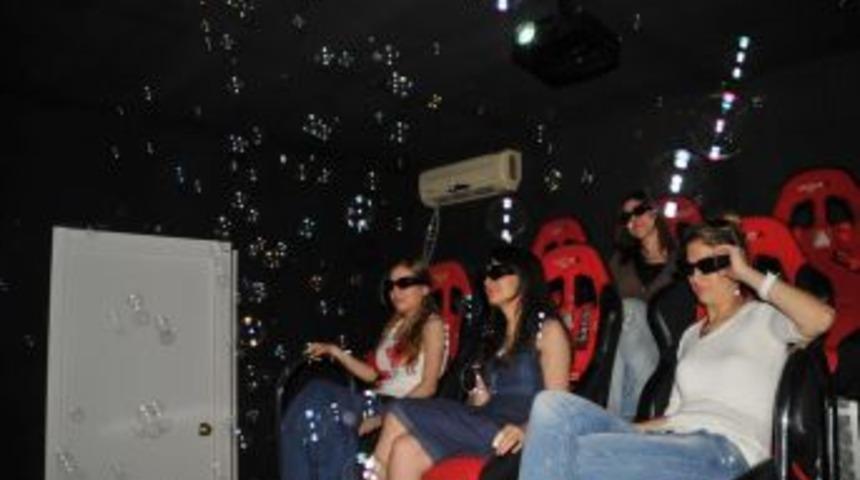 7D sinema keyfi Akhisarlıların ayağına geldi