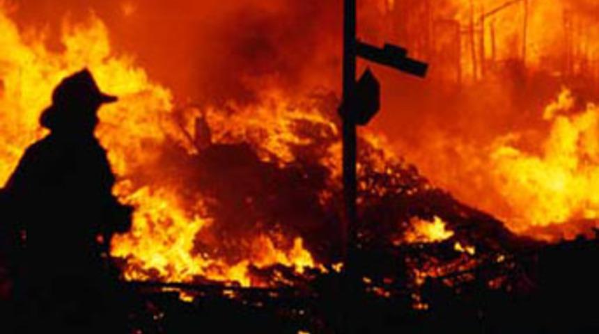 Anne-oğul yangında &ouml;ld&uuml;