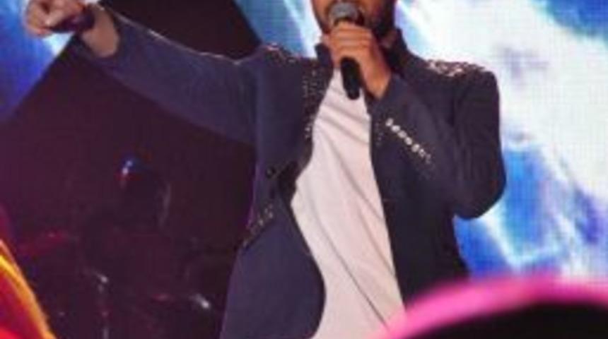 Murat Boz Hemşehrileriyle Konserde Buluştu