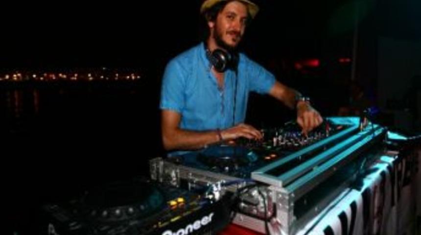 İzmir'de Dj Burak Yeter Eğlencesi