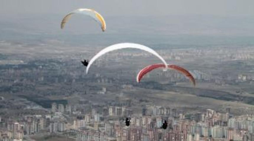 Yama&ccedil;paraş&uuml;t&uuml;nde İlk G&uuml;n Yarışları