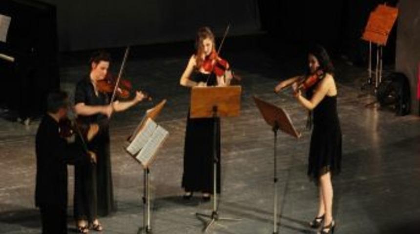200 Minik Kemancı Konser Verdi