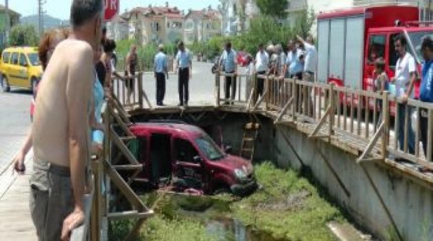 &Ccedil;arpışan Otomobillerden Birisi Kanala U&ccedil;tu