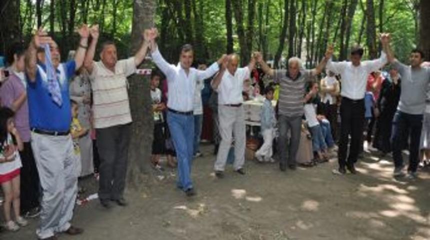 Başkan, Piknikte Halay &Ccedil;ekti