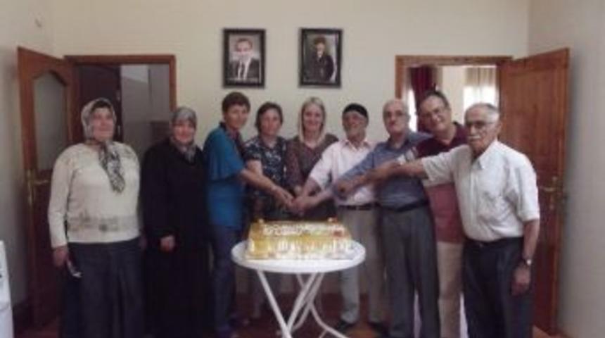 Emekli Evinde Doğum Günü Heyecanı