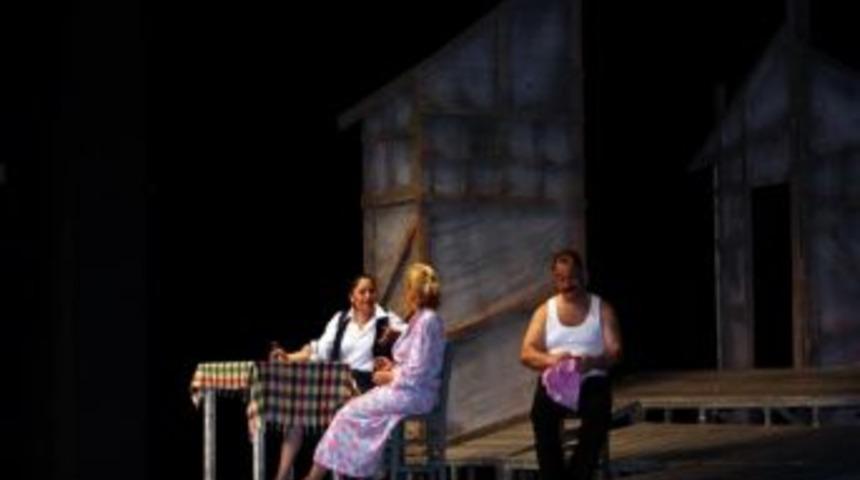 Adanalı Avukatlar "tersine D&uuml;nya"yı Sahneledi