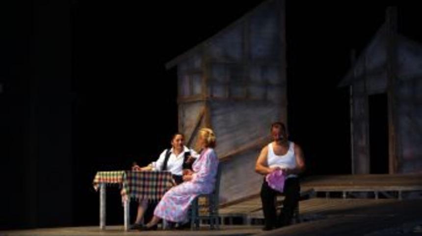 Baro'dan tiyatro oyunu