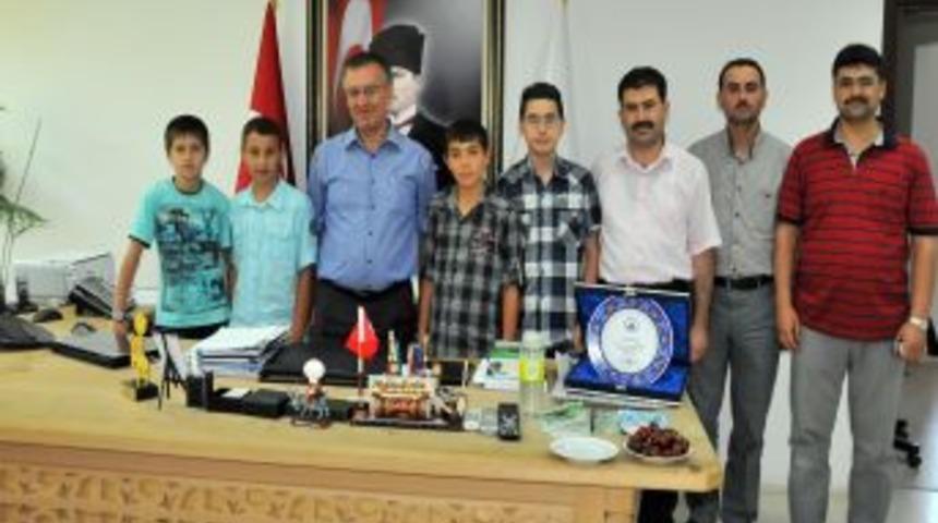 Akşehir Belediye Başkanı Oğul&rsquo;a Teşekk&uuml;r Plaketi