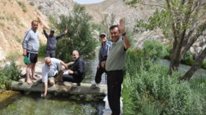 G&ouml;n&uuml;l El&ccedil;ileri Akdere&rsquo;ye Y&uuml;r&uuml;d&uuml;