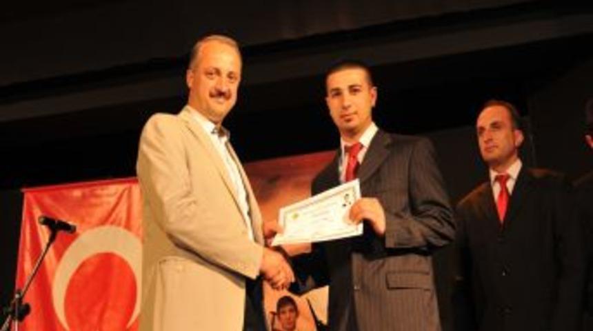 Mamak K&uuml;lt&uuml;r Merkezi Mezunları T&ouml;renle Diplomalarını Aldı