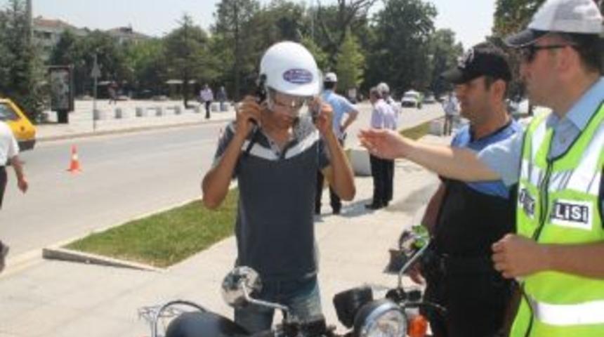 Polis &Ouml;nce Sevindirdi Sonra &Uuml;zd&uuml;