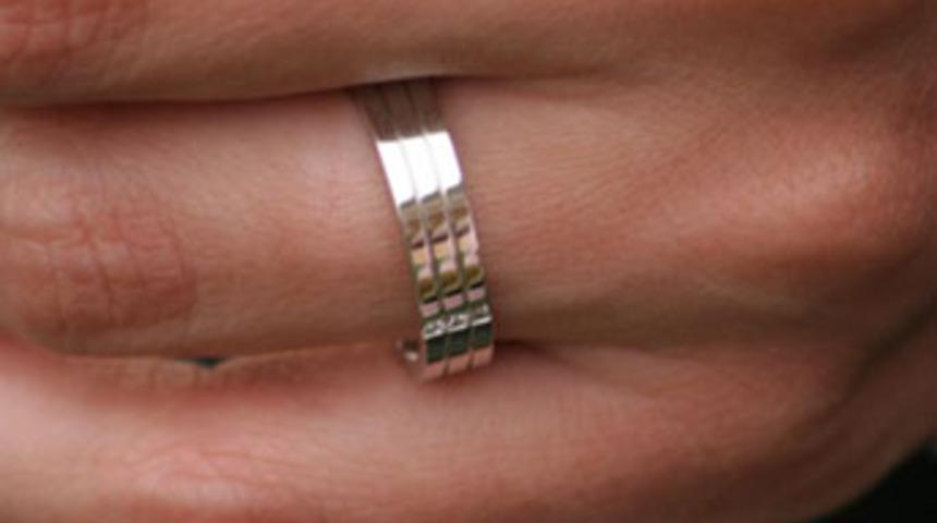 Cinsel organa y&uuml;z&uuml;k sıkıştı