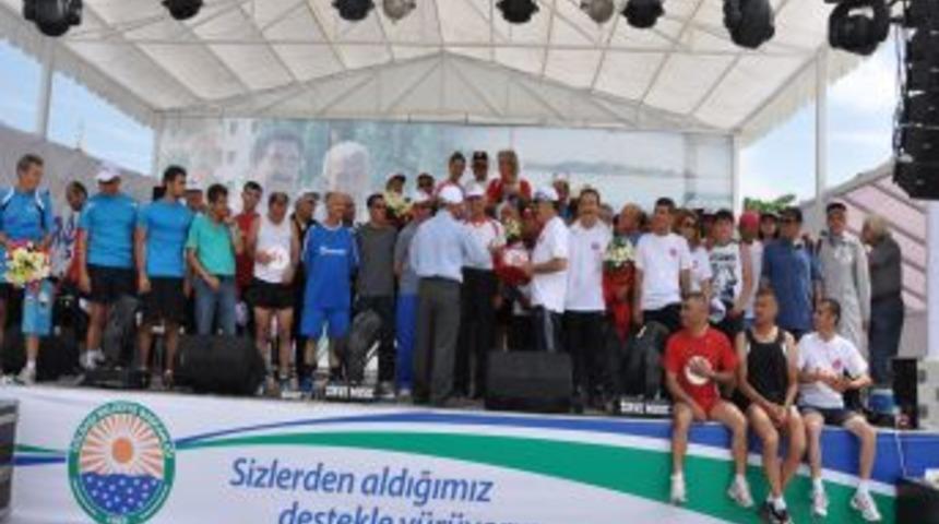 G&ouml;lbaşı Mogan Yol Koşusu Ve Halk Koşusu Yoğun Ilgi G&ouml;rd&uuml;