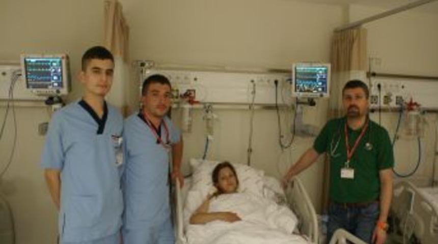 Kalbindeki Delik Mini Şemsiye Ile Kapatıldı