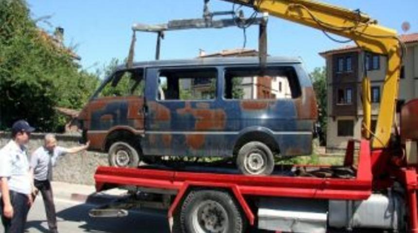 Zabıta Ekipleri Hurda Aracı Kaldırdı