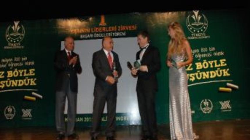 Yılın En İyi Rekt&ouml;r&uuml; İbicioğlu