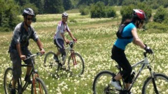 Bisiklet Severler Karagöl Acele Parkurunda Pedal Çevirdi
